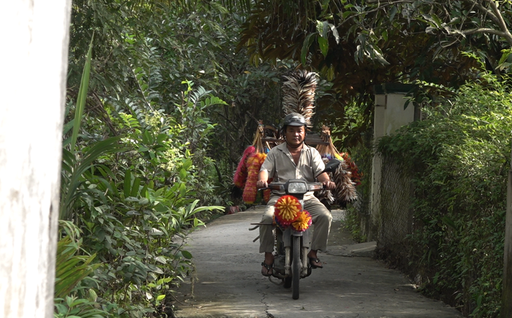 Như chưa hề có cuộc chia ly: Lạc chị khi đi xin ăn nuôi mẹ đang nằm viện - Ảnh 4.