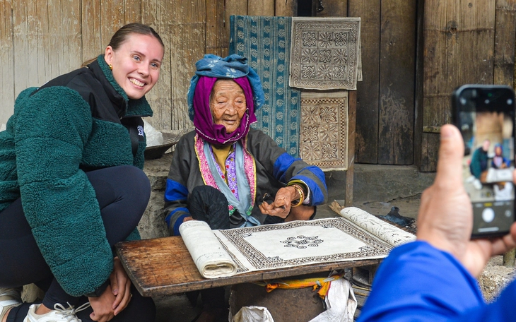 Khách Mỹ chi 75 triệu đồng đến Việt Nam ngồi rửa bát, lội ao bắt cá - Ảnh 3.