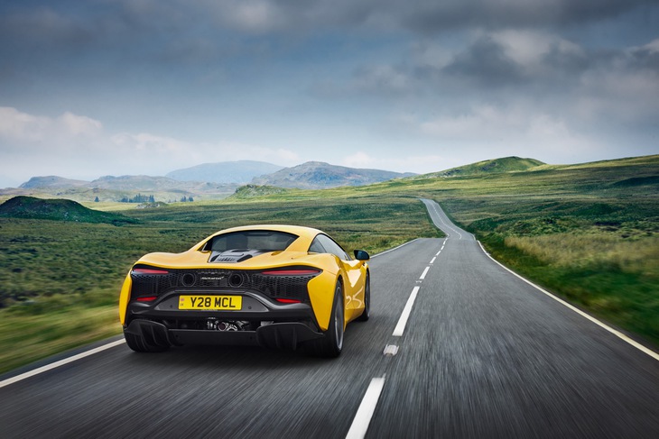 Thêm siêu xe hybrid giảm giá hàng trăm triệu nhờ chính sách thuế mới - Ảnh 3.