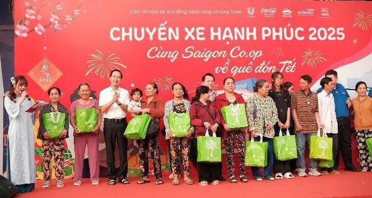 ‘Ở đâu có sẻ chia, ở đó có Tết’: thông điệp sum vầy ý nghĩa - Ảnh 2.