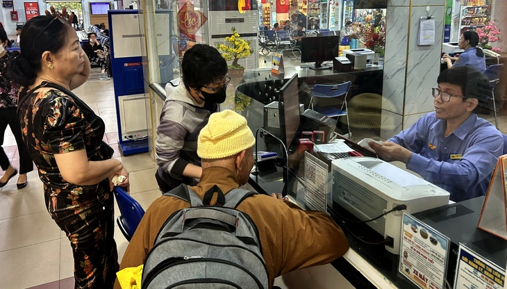 Xe Tết, bến cam kết 'tăng xe, đúng giá' - Ảnh 3.