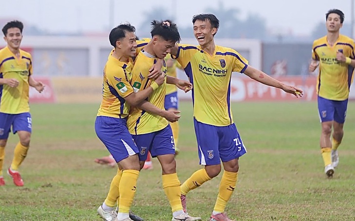 Cướp bóng trong tay thủ môn, Quy Nhơn United hạ đẹp đối thủ. - Ảnh 3.