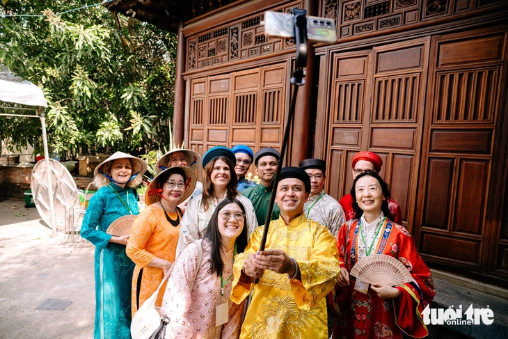 Tổng lãnh sự các nước du xuân, ấn tượng văn hóa Tết cổ truyền của Việt Nam - Ảnh 11.