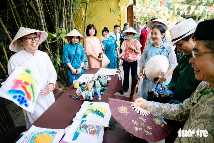 Tổng lãnh sự các nước du xuân, ấn tượng văn hóa Tết cổ truyền của Việt Nam - Ảnh 14.