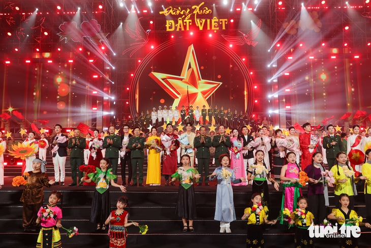 Đại tướng Phan Văn Giang hỏi thăm lính Trường Sa chuẩn bị Tết đủ đầy chưa - Ảnh 2.