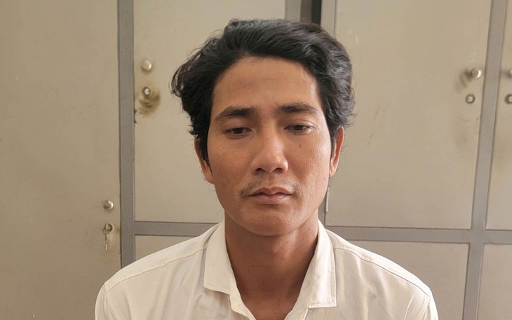 Mua vàng thật rồi tráo vàng giả đem cầm thì bị bắt - Ảnh 3.
