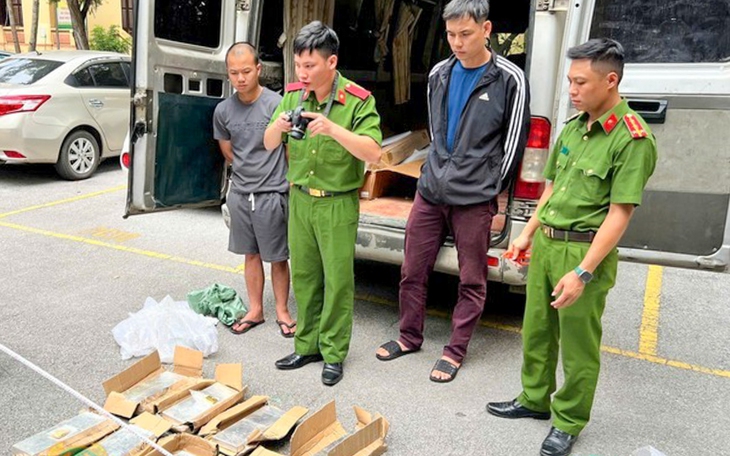 Triệt phá đường dây buôn lậu 300kg vàng từ nước ngoài vào Việt Nam - Ảnh 4.