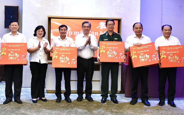 Phó bí thư Thành ủy TP.HCM Nguyễn Phước Lộc dự ngày hội Xuân đoàn kết, trao quà Tết tại Bình Phú  - Ảnh 5.