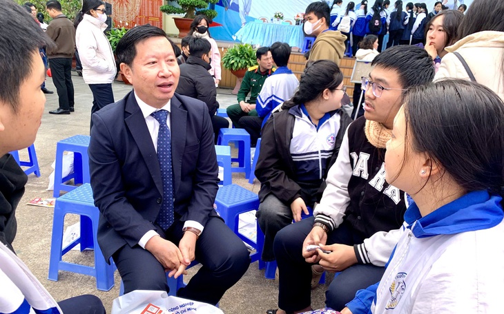 Trường đại học Kinh tế - Luật tăng chỉ tiêu, xét tuyển tổng hợp - Ảnh 3.