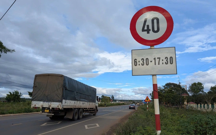 Công ty BOT 36.71 đã gỡ biển hạn chế tốc độ 40km/h trên quốc lộ 19 - Ảnh 2.