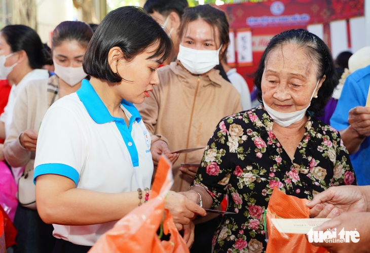 phiên chợ tết - Ảnh 3.