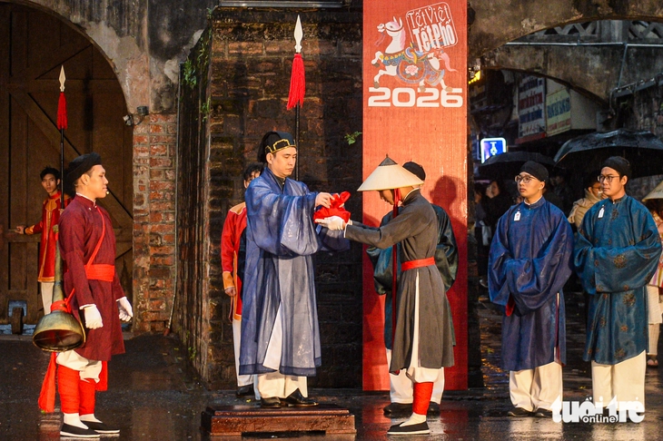 Tái hiện Lễ Mở cửa Ô, mở đầu mùa xuân Thăng Long, Hà Nội - Ảnh 2.