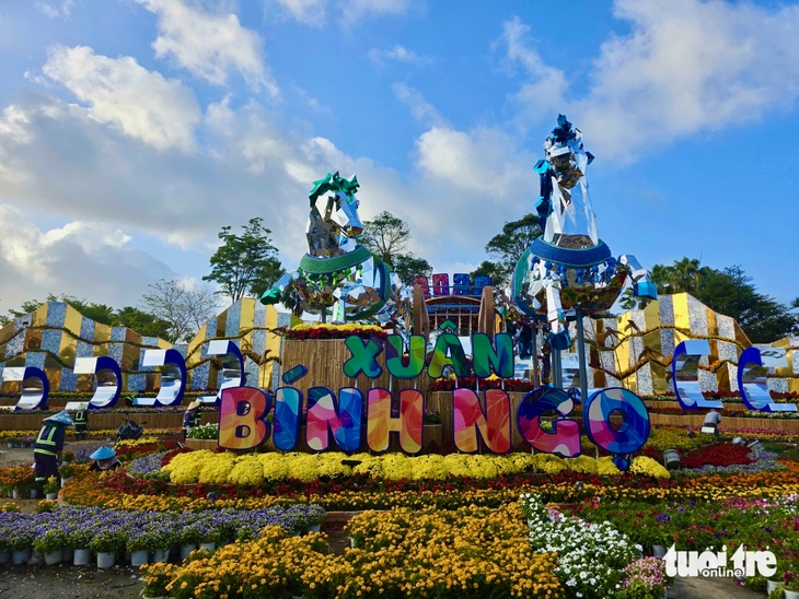 Dân thích thú khi mục kích song mã kéo xe, xích mã tung vó lấp lánh tại Phú Yên cũ - Ảnh 2.