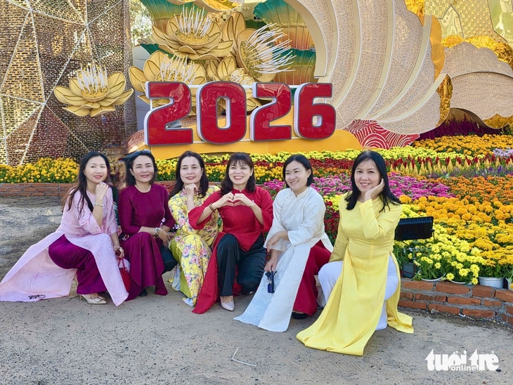 Dân thích thú khi mục kích song mã kéo xe, xích mã tung vó lấp lánh tại Phú Yên cũ - Ảnh 10.