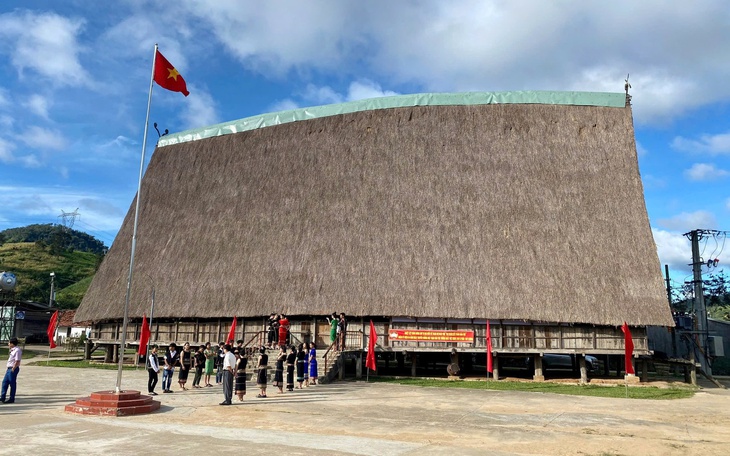 Lại cháy nhà rông của đồng bào miền núi Quảng Ngãi - Ảnh 2.