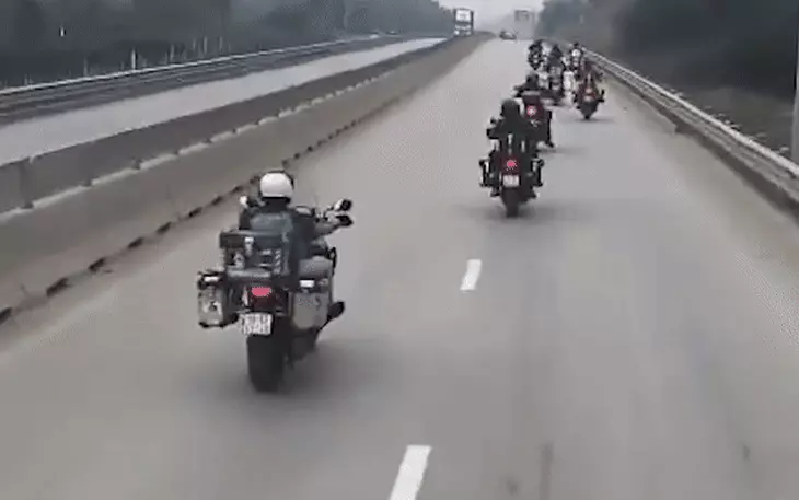 Bắt tạm giam Tuấn "Ve" trong đường dây nhập lậu xe mô tô phân khối lớn - Ảnh 4.