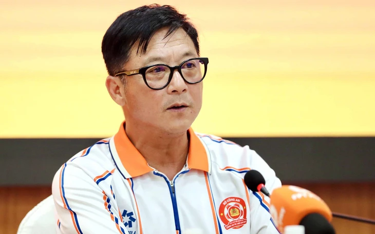 Video: Hai tuyệt phẩm của Việt kiều Lào trước CLB Công An TP.HCM - Ảnh 2.