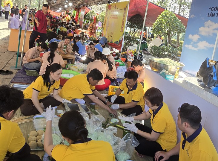 Hơn 100 đội tham gia Hội thi gói, nấu bánh tét, lan tỏa hồn Tết phương Nam - Ảnh 5.