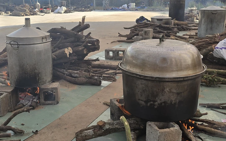 Mỹ Tâm, Thanh Thủy cùng nhiều người nổi tiếng gói bánh, làm từ thiện dịp Tết - Ảnh 18.