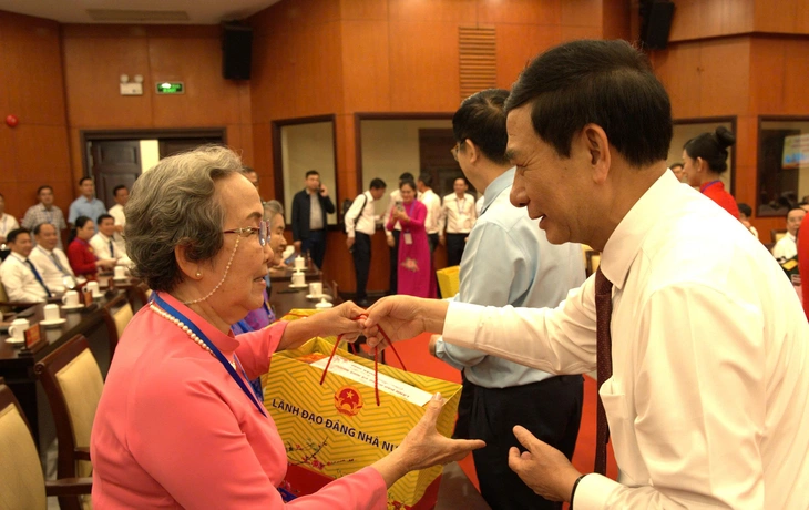 Tổng Bí thư Tô Lâm chúc Tết Đảng bộ, chính quyền TP.HCM - Ảnh 8.