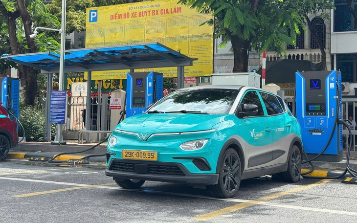 VinFast ra mắt 2 mẫu xe siêu sang, hoàn thiện 3 dòng thương hiệu ô tô - Ảnh 3.