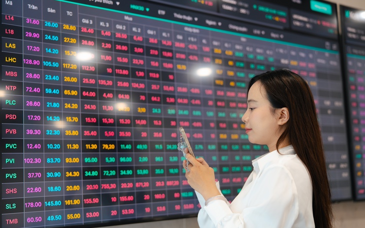 Chứng khoán 13-2: VN-Index có bùng nổ trong phiên giao dịch cuối cùng của năm Ất Tỵ? - Ảnh 2.