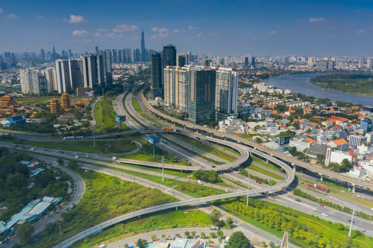 Lãi suất vay gần 14%, giảm tín dụng bất động sản vì sao khó làm mạnh và làm lâu? - Ảnh 1.