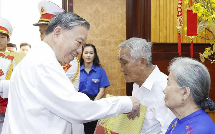 Tổng Bí thư Tô Lâm dâng hương tưởng niệm các lãnh đạo tiền bối của Đảng ở Bắc Ninh, Hưng Yên - Ảnh 4.