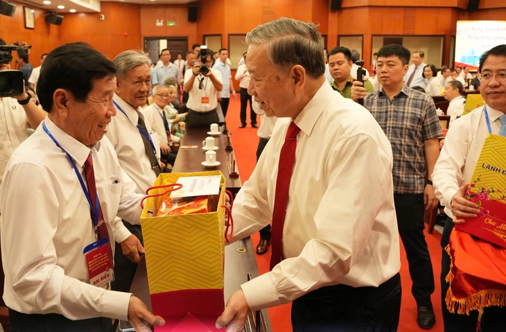 Tổng Bí thư Tô Lâm chúc Tết Đảng bộ, chính quyền TP.HCM - Ảnh 7.