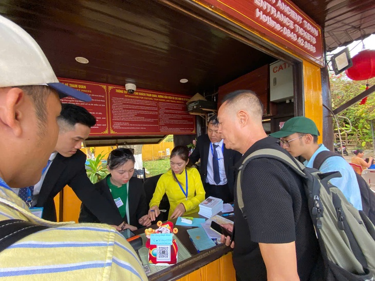 Lần đầu tiên Hội An có 12 trạm bán vé tự động, thuyết minh 20 ngôn ngữ - Ảnh 3.