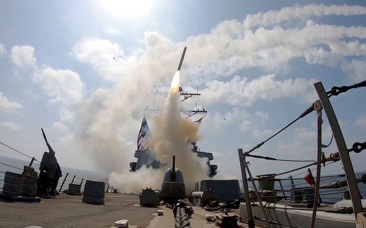 Hezbollah chính thức tham chiến, phóng tên lửa vào Israel - Ảnh 2.