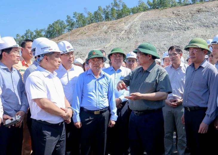 Thủ tướng yêu cầu sớm đưa vào khai thác các cao tốc qua Nam Trung Bộ - Ảnh 2.