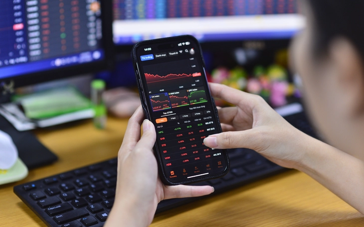 VN-Index ‘lượn sóng’ trong phiên giao dịch đầu tiên sau tin chiến sự Iran - Ảnh 3.