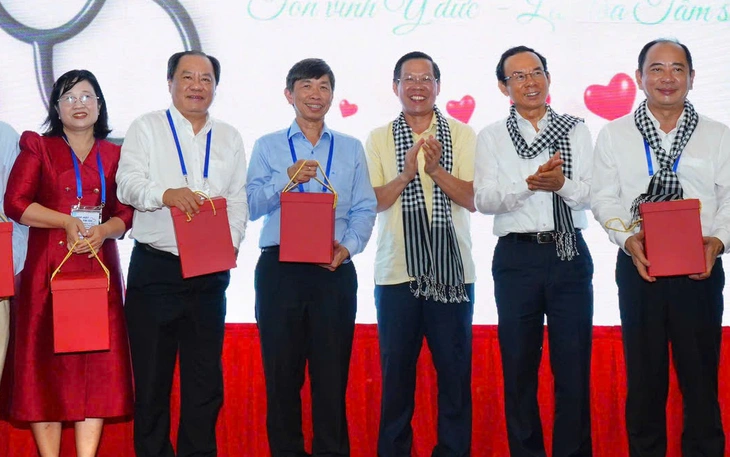 TP.HCM hướng đến 'bệnh viện không tường', người dân không cần đổ về trung tâm - Ảnh 3.