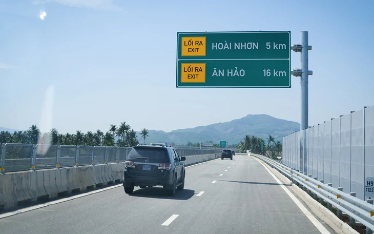 Cuối tháng 4-2026 sẽ thông đường cao tốc Bắc - Nam từ Lạng Sơn đến Cà Mau - Ảnh 2.