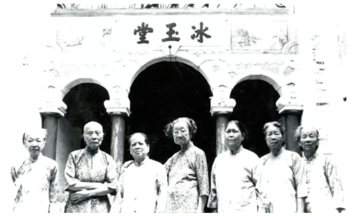 Hậu ly hôn, hai người phụ nữ cùng 'góp gạo thổi cơm chung' - Ảnh 3.