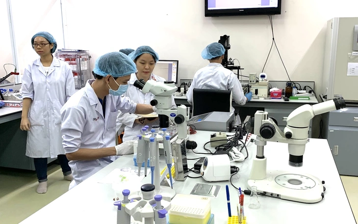 UEH xây hệ sinh thái học thuật quốc tế, thu hút 100 học giả toàn cầu - Ảnh 3.