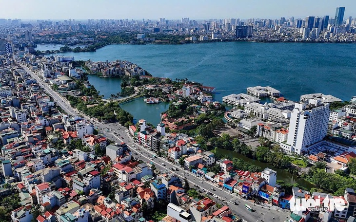 Hà Nội rào chắn trên đường Nguyễn Trãi để làm dự án chống ngập  - Ảnh 3.