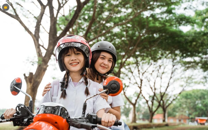 'Sốc văn hóa giao thông' ở Đà Nẵng khi dừng đèn đỏ 99 giây, ô tô lùi 5m nhường đường cho xe máy - Ảnh 4.