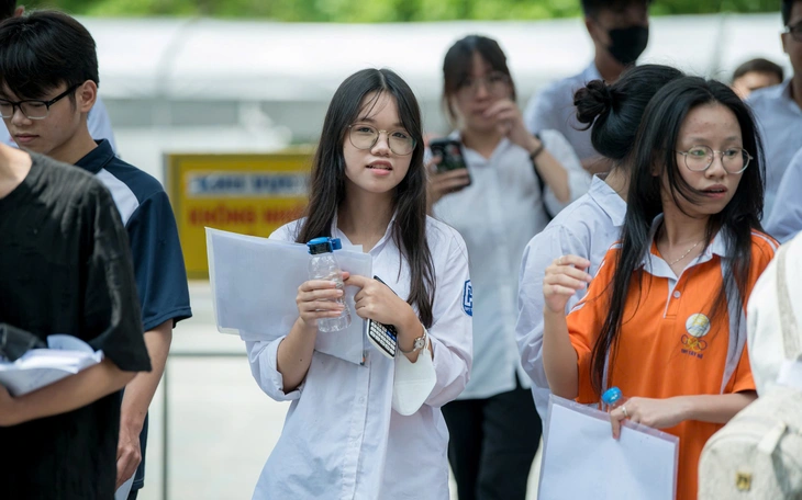 Lần đầu tiên thi tốt nghiệp THPT với số thí sinh "khủng", TP.HCM yêu cầu gì? - Ảnh 2.