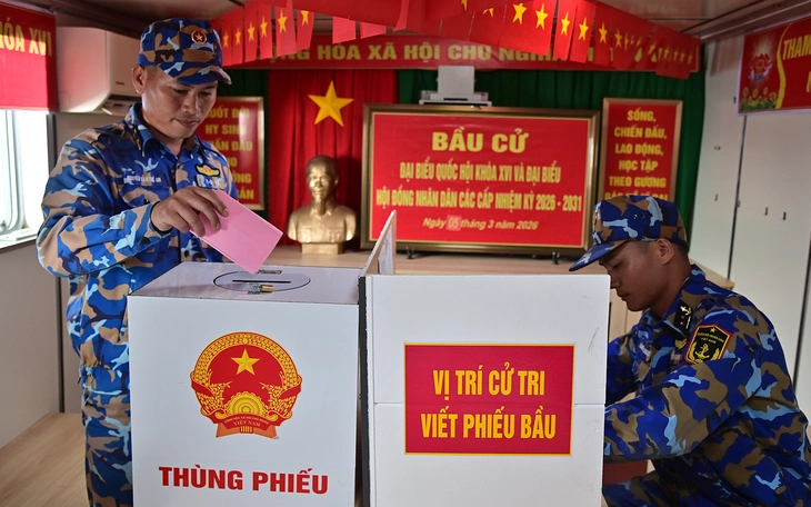 Cử tri 12 xã miền núi Nghệ An nô nức đi bầu cử sớm - Ảnh 8.