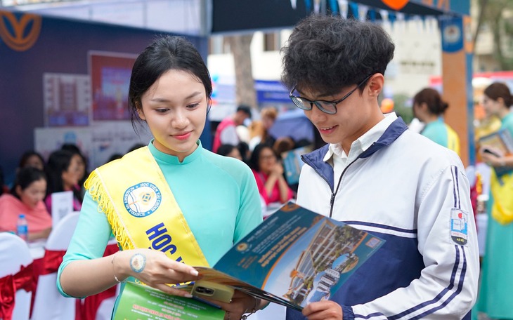 Hơn 30 đại học quy đổi điểm IELTS, mỗi trường một phách - Ảnh 4.