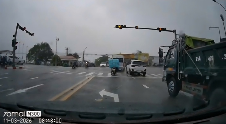 TÀI XẾ - Ảnh 1.