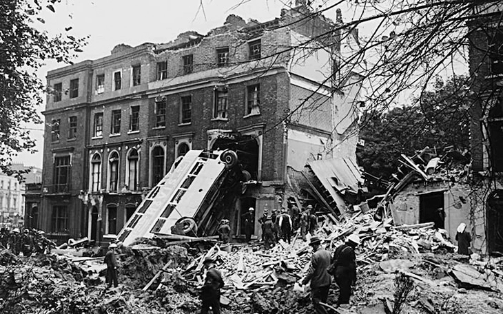 Ném bom: Lịch sử ác mộng của chiến tranh - Kỳ 4: Máy bay đồng minh giội lửa trả thù - Ảnh 3.