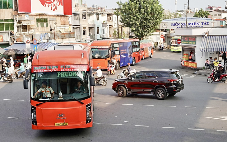 Ứng phó giá xăng dầu: Sớm thiết kế gói hỗ trợ nền kinh tế - Ảnh 3.