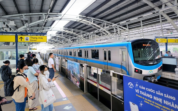 Đi metro số 1 bớt kẹt xe, tiết kiệm hơn khi xăng tăng giá? - Ảnh 3.