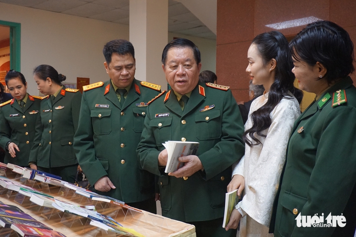 Đại tướng Nguyễn Trọng Nghĩa mong có tác phẩm lớn về 'phố nhà binh' Lý Nam Đế - Ảnh 2.