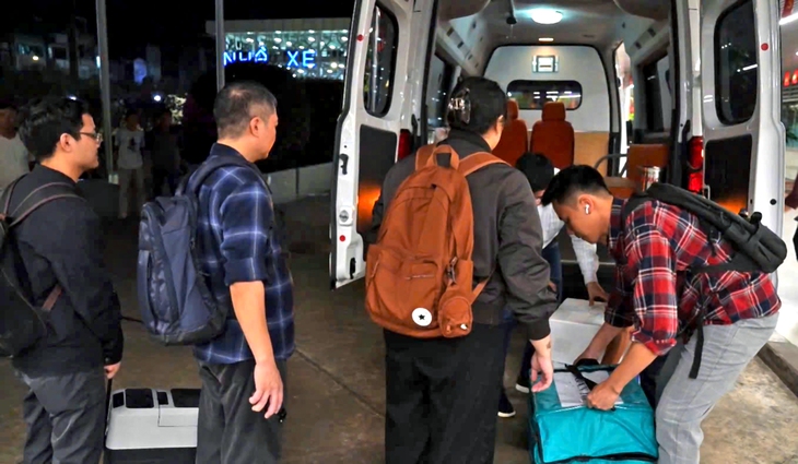 Xuyên đêm đưa nguồn tạng hiến từ TP.HCM ra Hà Nội cứu người - Ảnh 3.