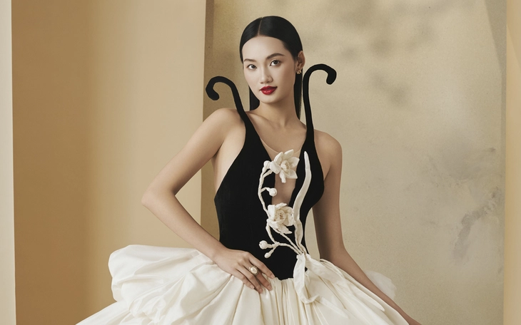 Xuân Lê dùng hoa huệ tây kể tiếp hành trình đưa lụa Việt ra thế giới - Ảnh 2.