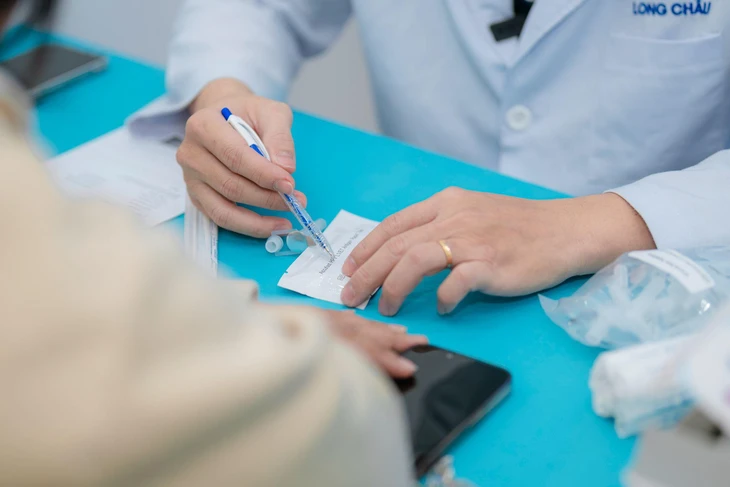 Chặn nguy cơ ung thư cổ tử cung từ sớm: Long Châu tầm soát HPV miễn phí cho cộng đồng - Ảnh 4.